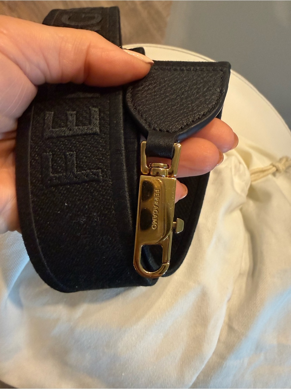 Salvatore Salvatore Ferragamo Black Pebbled Leather Crescent Shoulder Bag - Picture 7 of 9